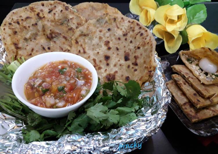 Recipe of Super Quick Homemade Stuffed paneer paratha with tomato onion chutney