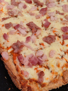 Una foto de Pizza 🍕 Con base de Quinoa y trigo sarraceno