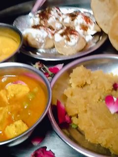 करवा चौथ स्पेशल थाली(karwa chauth special thali recipe in hindi) रेसिपी मुख्य फोटो
