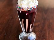 Una foto de milkshake chocolate