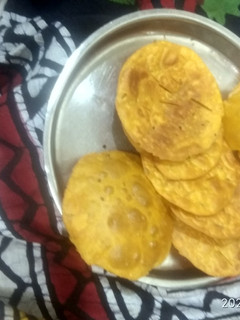 જીરા પૂરી (Jeera Poori Recipe In Gujarati) રેસીપી મુખ્ય ફોટો
