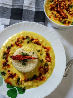 बूंदी कढ़ी (boondi kadhi recipe in Hindi) रेसिपी मुख्य फोटो