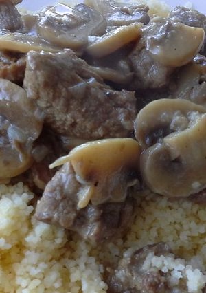 Foto principal de Ternera en salsa de vino con champiñones