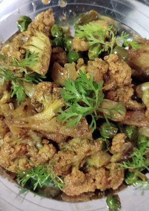 मसाला गोभी मटर(masala gobhi mutter recipe in hindi) रेसिपी मुख्य फोटो