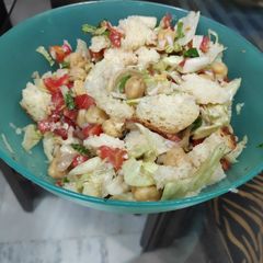 A picture of Chickpeas salad.