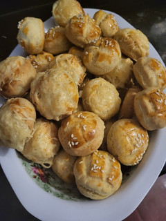 Egyszerű tejfölös pogácsa recept fotója