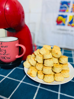 Una foto de Scones de queso 🧀 súper fáciles