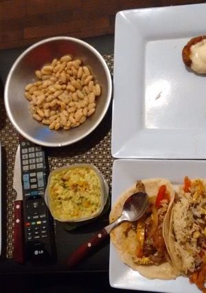 Una foto de Tacos de carne cebolla morrones soja limon