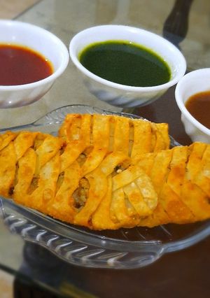 A picture of Fish cheesy samosa.