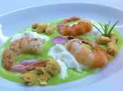 Una foto di gamberi burrata