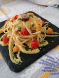 Linguine con crema di peperoni e datterini