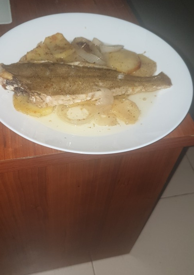 Una foto de Platusa al horno con patatas panaderas