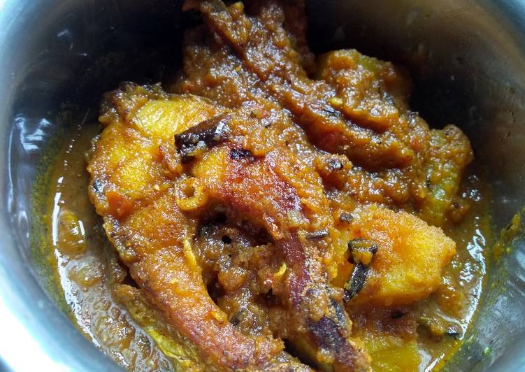 Bhetki fish curry