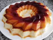 Una foto de postre con cuajada