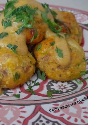 Foto principal de Albóndigas de atún con calabacín y queso