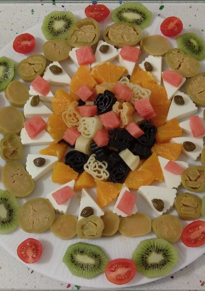Una foto de Ensalada de pasta y frutas