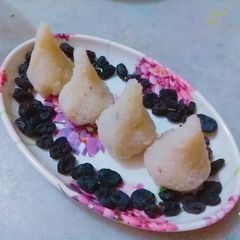 A picture of Poha modak.