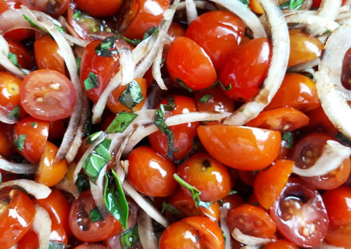 Ensalada de tomates cherry