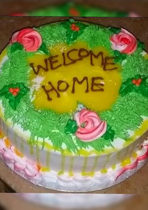A picture of 3 pounds fresh pineapple cake.