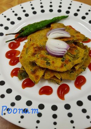 A picture of Aloo menthi stuff prantha.