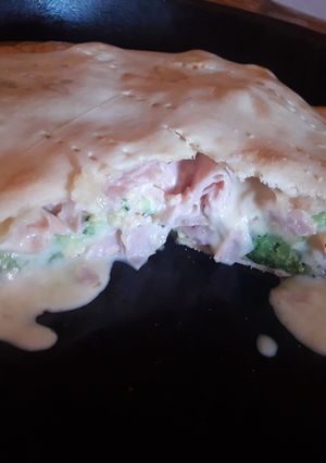 Una foto de Tarta de brócoli jamón y queso