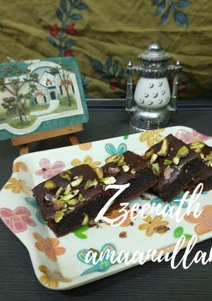A picture of Wheat Flour Dark Chocolate and Pistachio Brownie Cake.