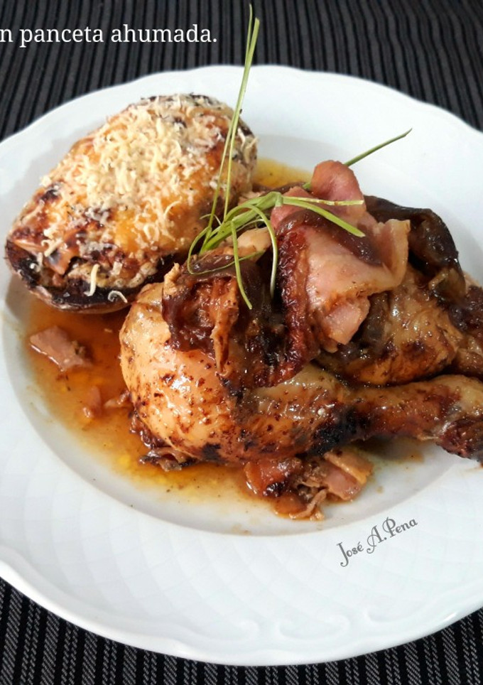 Una foto de Pollo al horno con bacon, y patatas gratinadas