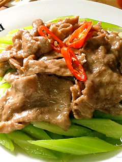 西芹炒牛肉 的食譜成品照片