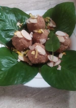 ચૂરમાં ના લાડુ(Churma Laddu Recipe In Gujarati) રેસીપી મુખ્ય ફોટો