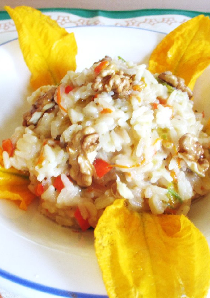 Una foto de Risotto con flores de calabacín
