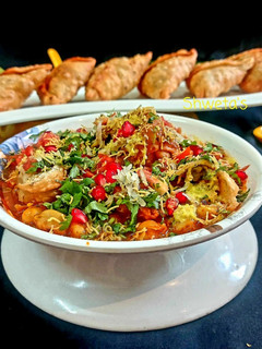 સમોસા વિથ છોલે ચાટ (Samosa with Chhole Chat recipe in Gujarati) (Jain) રેસીપી મુખ્ય ફોટો