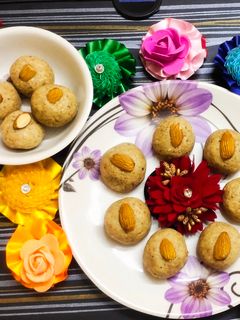 तिल मावा लड्डू (til mawa ladoo recipe in Hindi) रेसिपी मुख्य फोटो