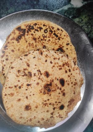 आलू का पराठा (aloo ka paratha recipe in Hindi) रेसिपी मुख्य फोटो