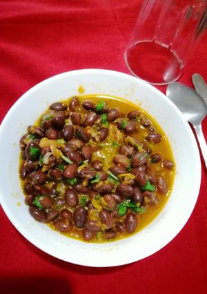 A picture of Njahi (black beans).