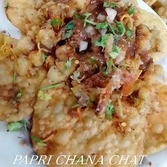 A picture of Papri chana chat.