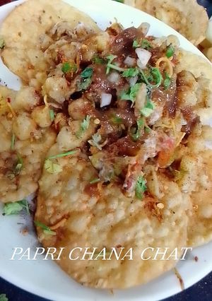 A picture of Papri chana chat.