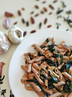 Una foto de Pasta con fusión italojaponesa-macarrones con algas