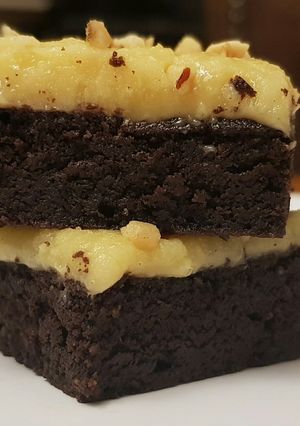 A picture of Keto Caramel Chocolate Brownies.