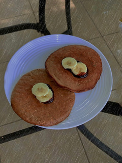 Una foto de Pancakes de avena y cocoa🥰