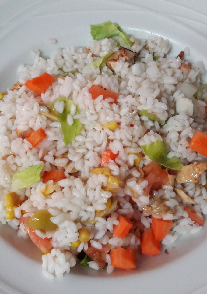 Una foto de Ensalada vegana dulce de arroz y crema de cacahuete 🥗