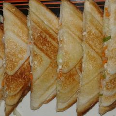 A picture of Dahi sandwich.