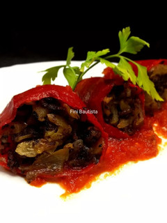 Una foto de Pimientos de piquillo rellenos de morcilla y manzana