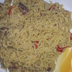 A picture of Indomie and vegetable.