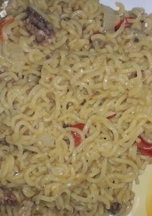 A picture of Indomie and vegetable.