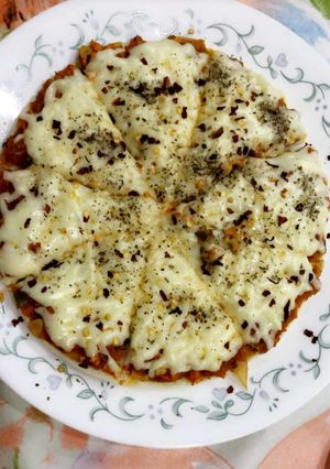A picture of Double Cheese pizza.