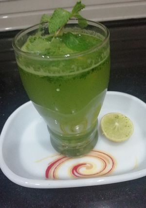 A picture of Aam Panna (Mango mint panna).