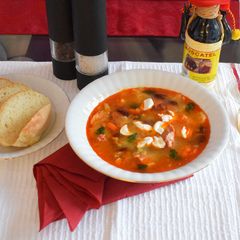 A picture of Red kidney bean soup with smoked ham.