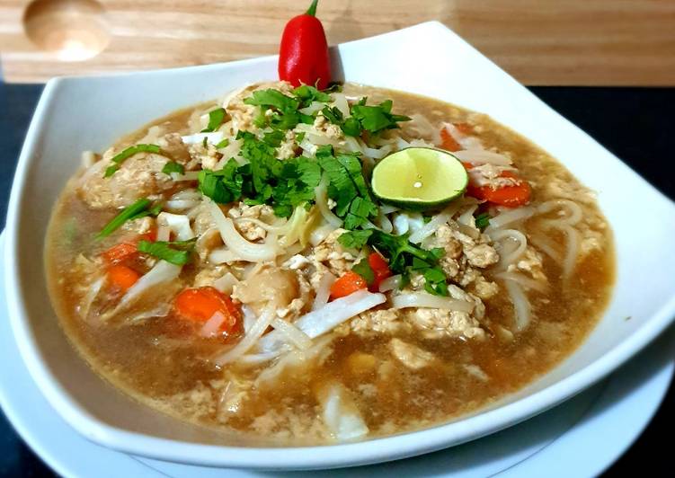 Bagaimana Menyiapkan Rice Noodle Soup With Dori Fish yang mudah