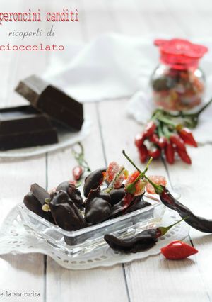 Foto di Peperoncini canditi ricoperti di cioccolato