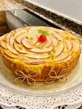 Tarta de queso con manzanas caramelizadas. (Cheesecake with caramelized apples.)